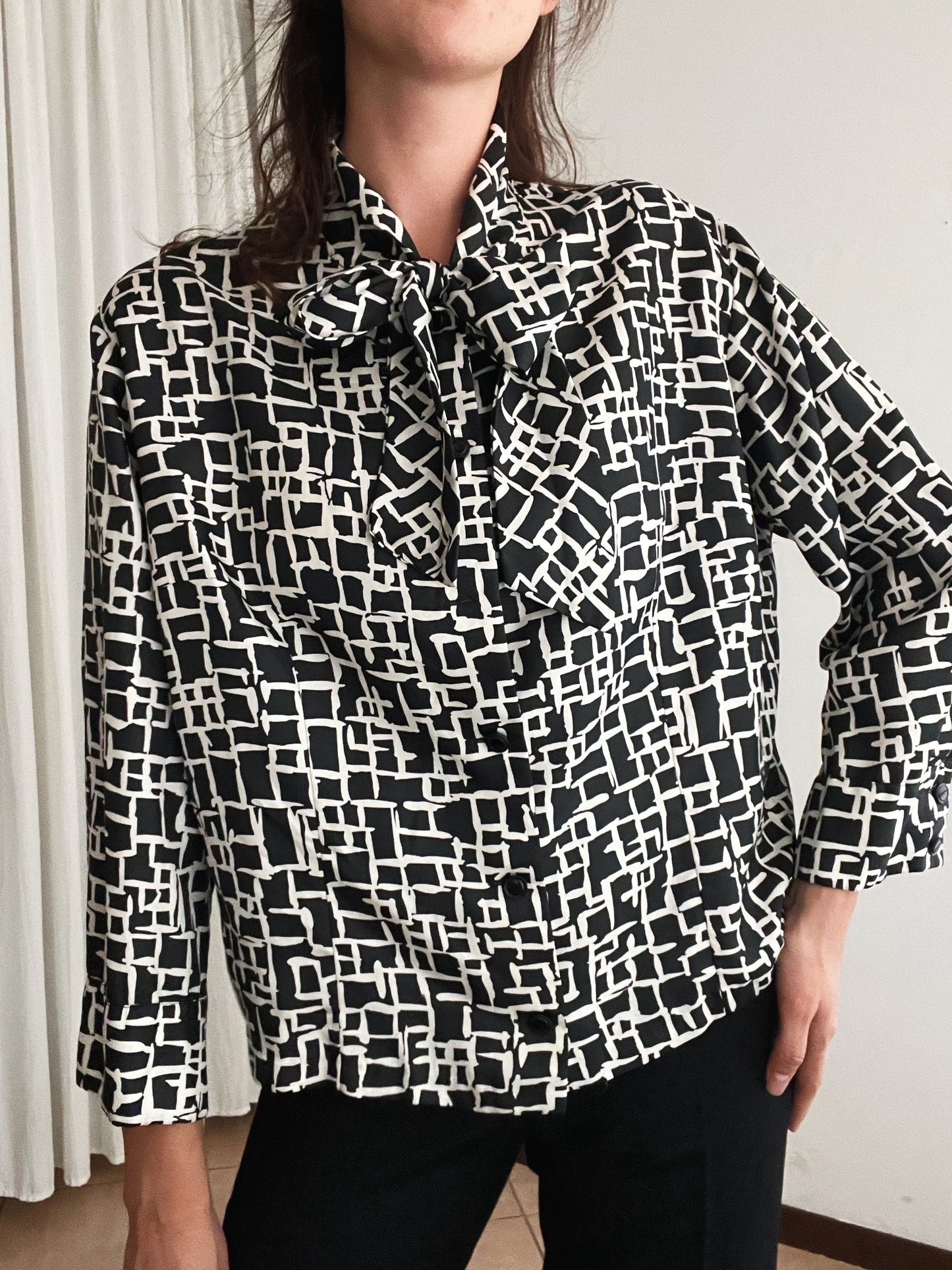Camicia bianca nera fiocco L