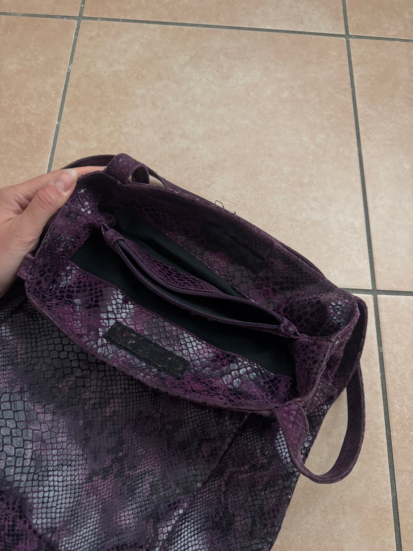Borsa pitonata viola