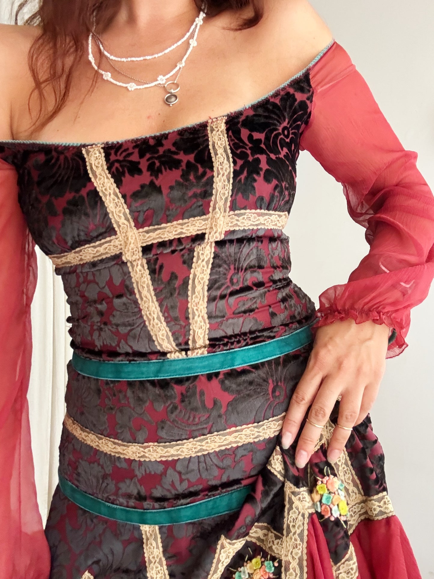 Abito velluto e trasparenze 40