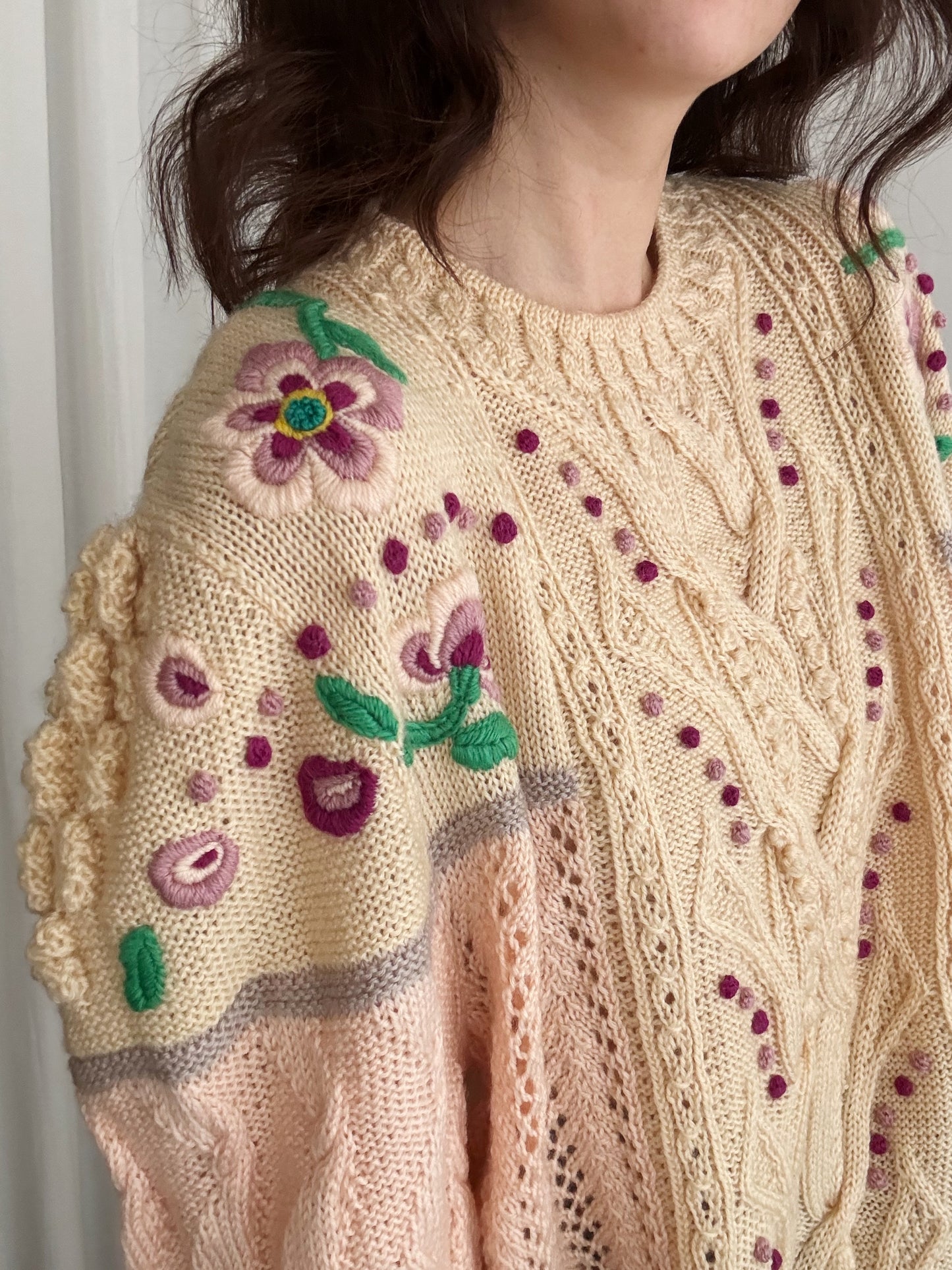 Maxi maglione rosa con ricami XL