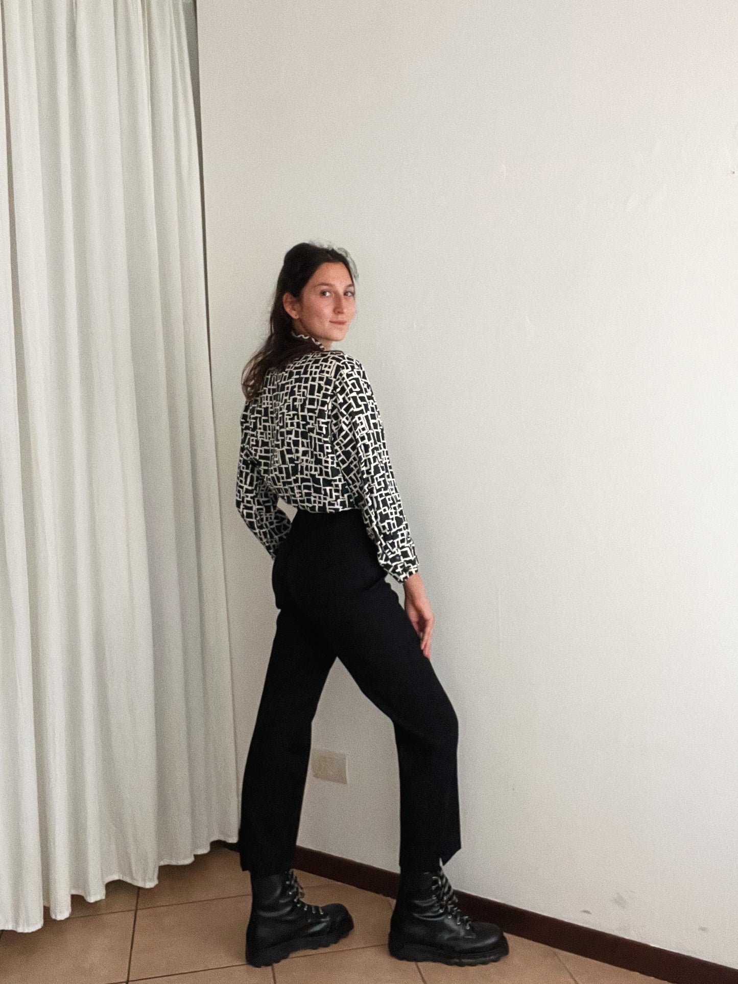 Camicia bianca nera fiocco L