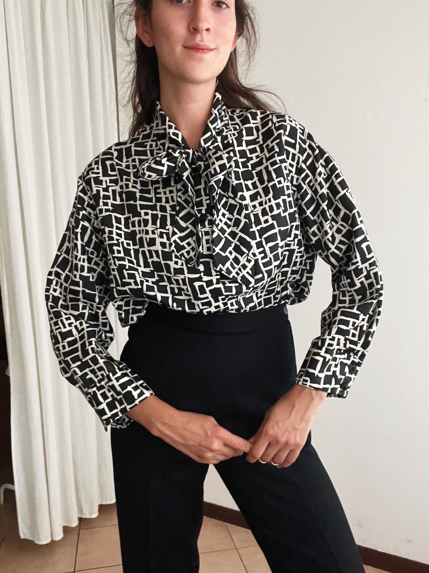 Camicia bianca nera fiocco L