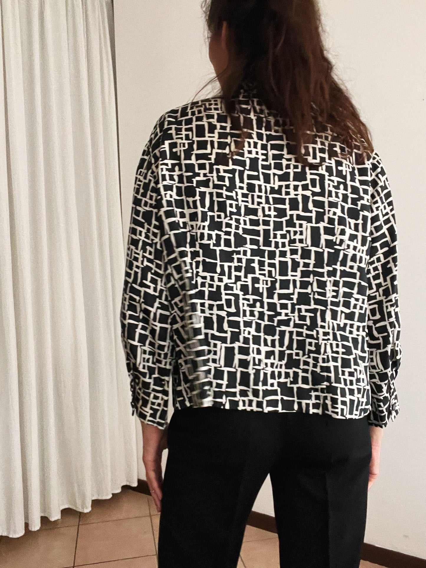 Camicia bianca nera fiocco L