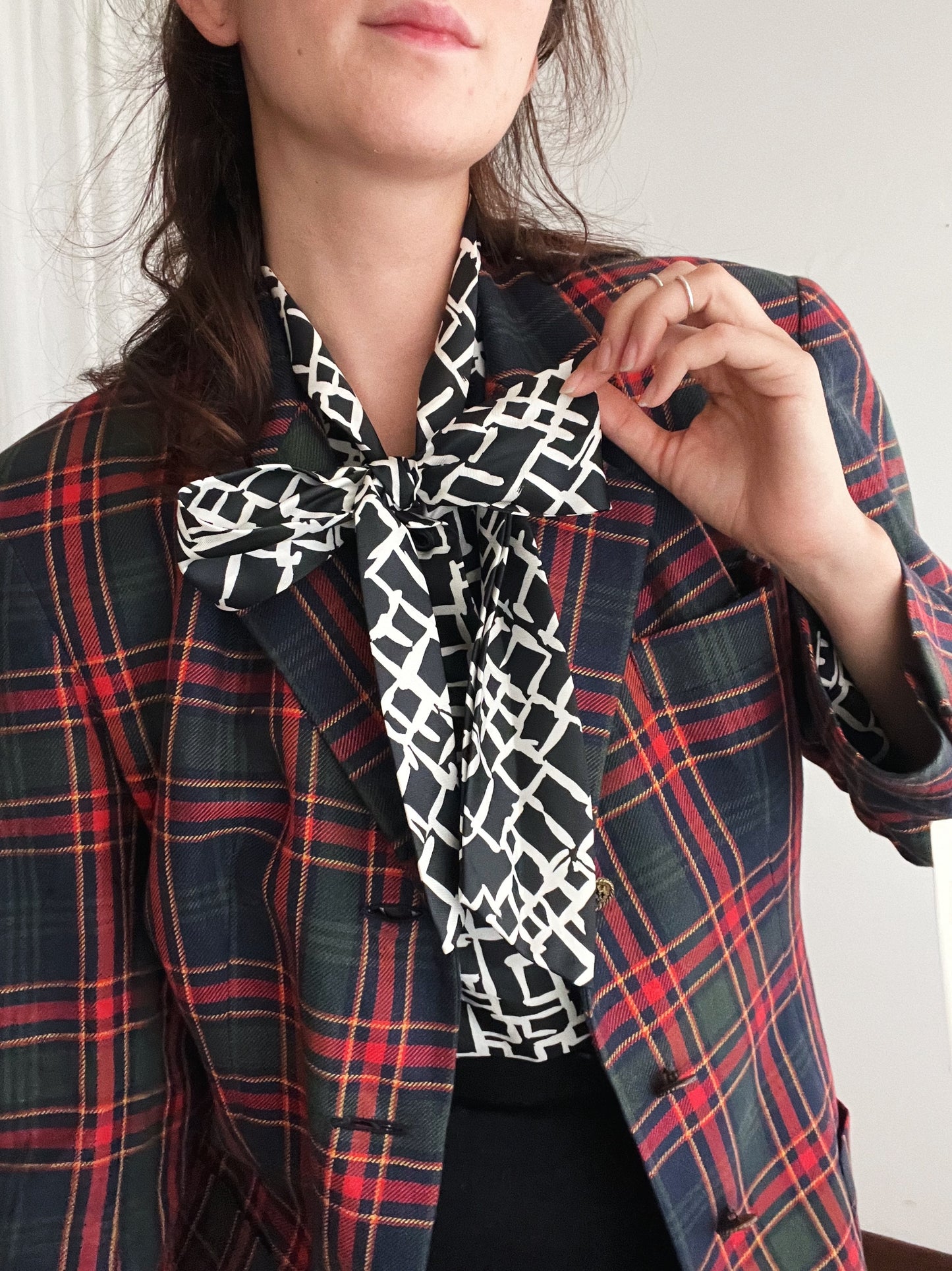 Camicia bianca nera fiocco L