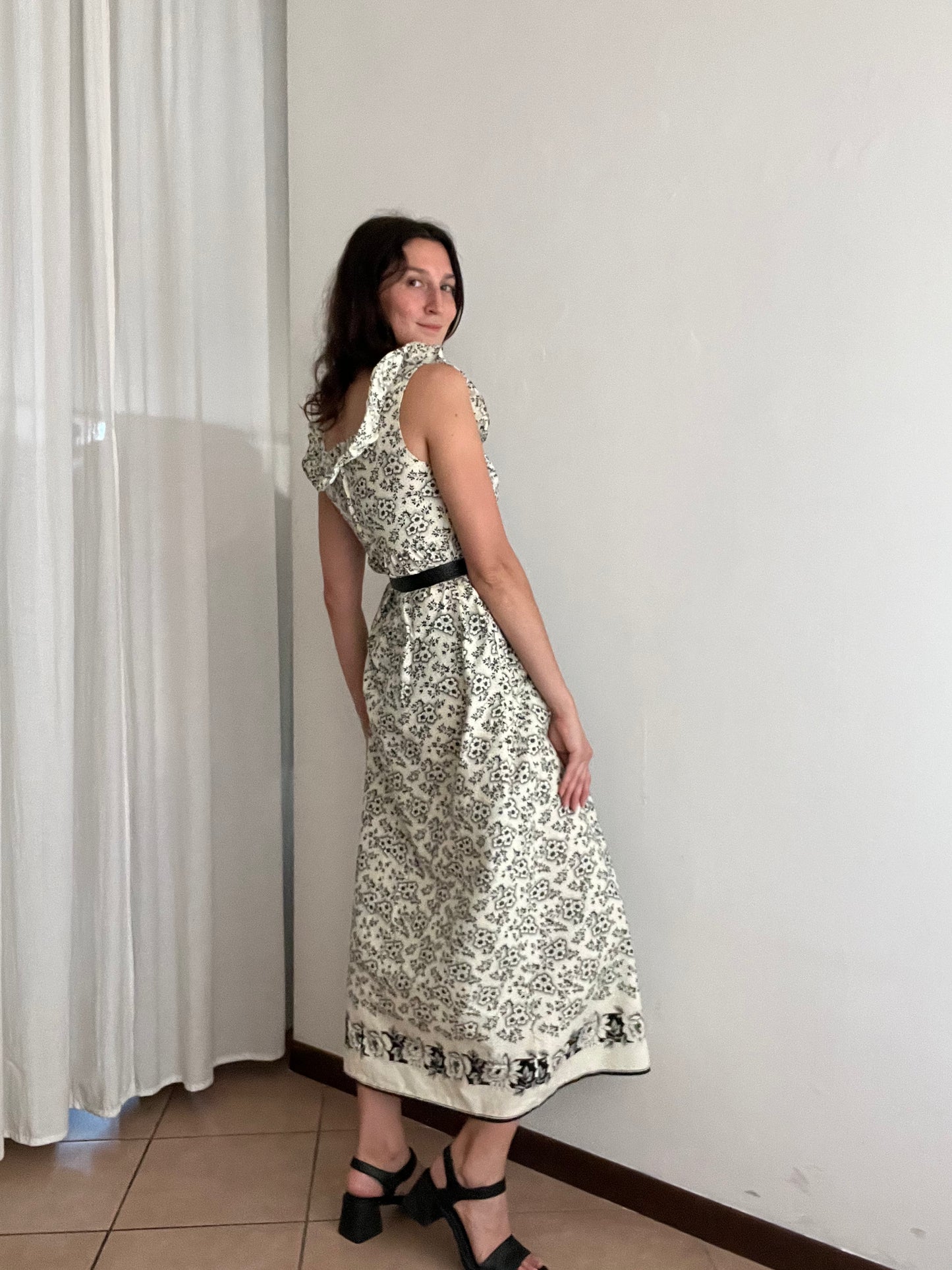 Abito color crema fiori neri S/M