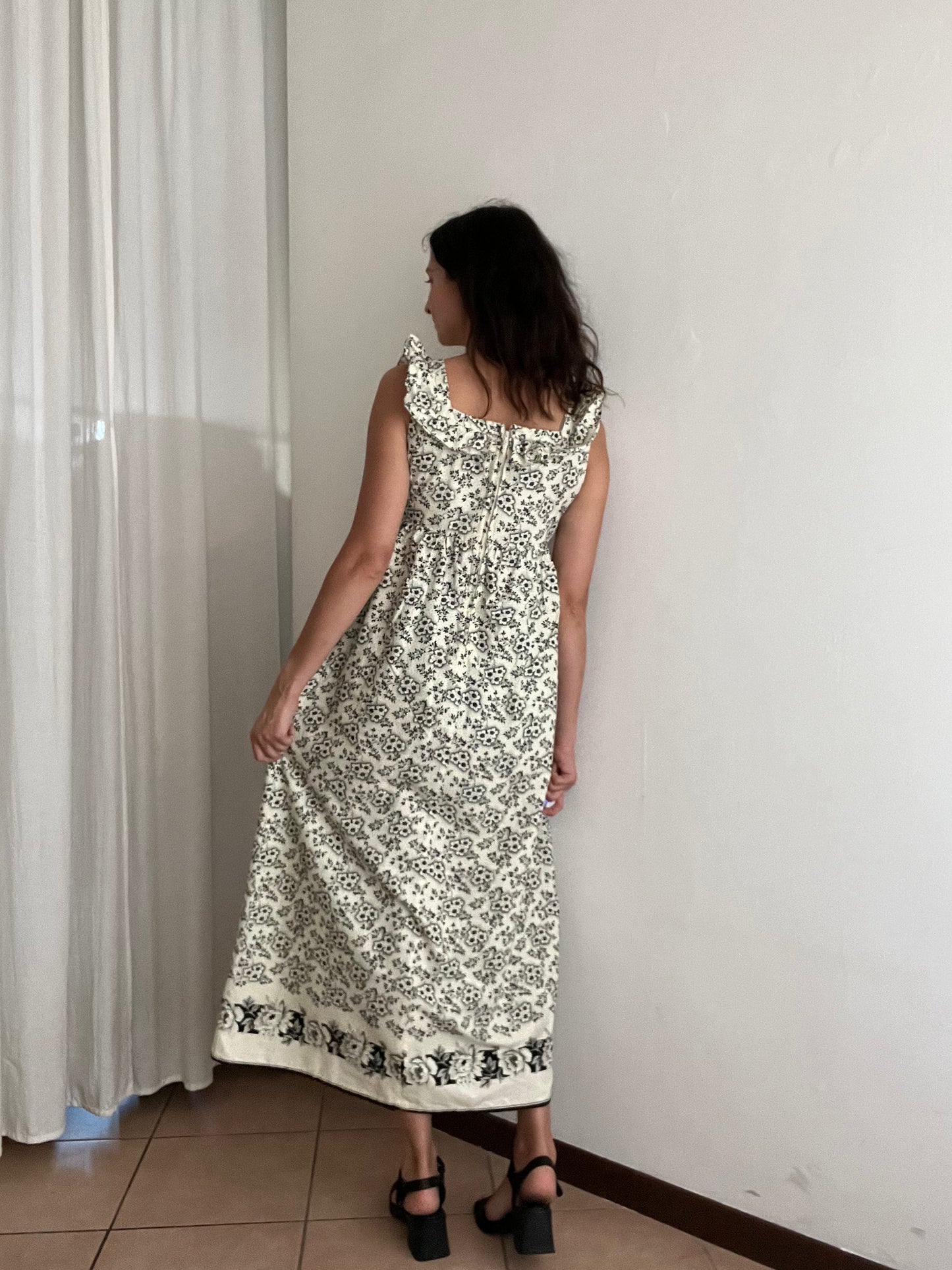Abito color crema fiori neri S/M