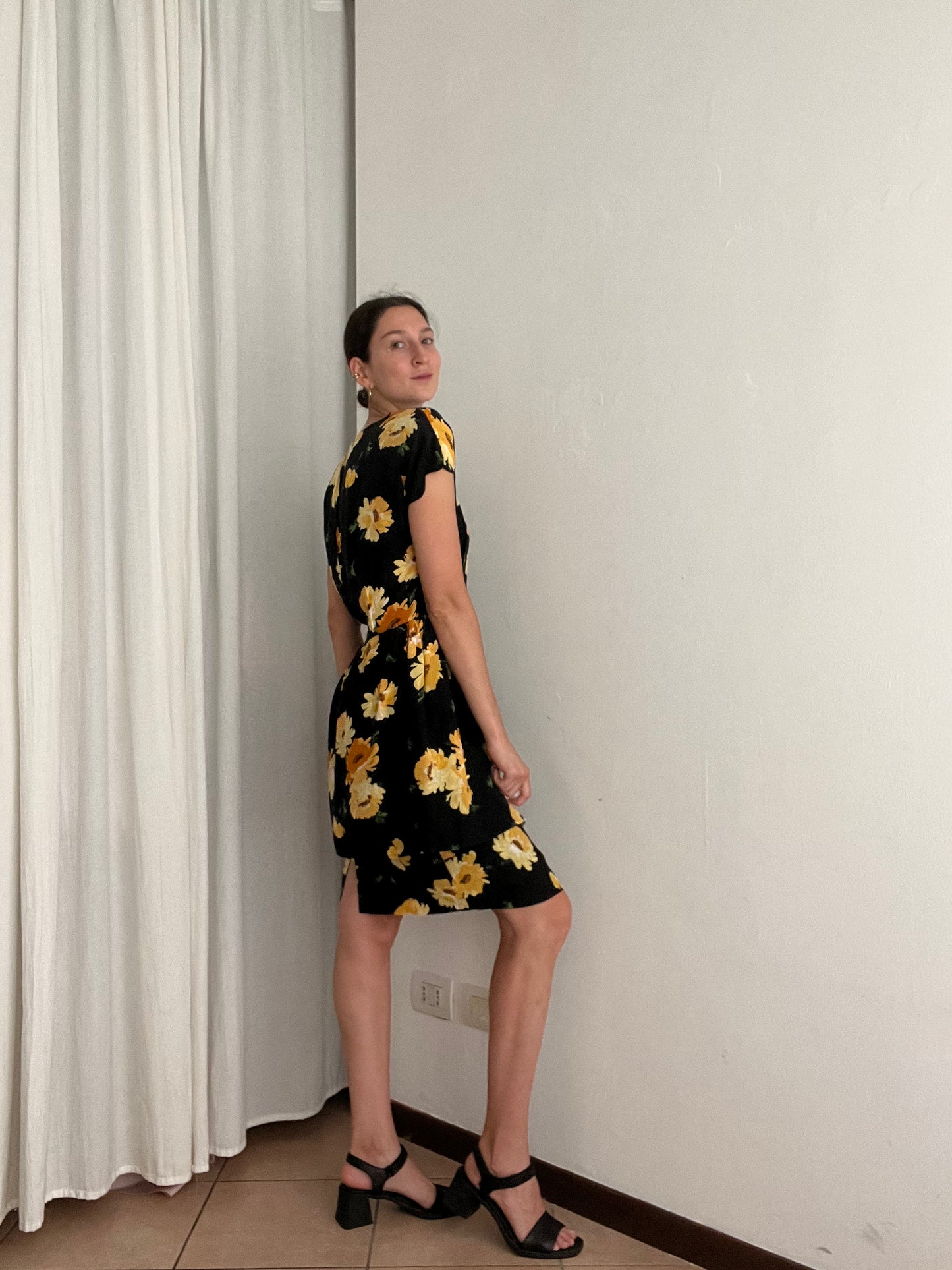 Abito in seta nero fiori gialli 42