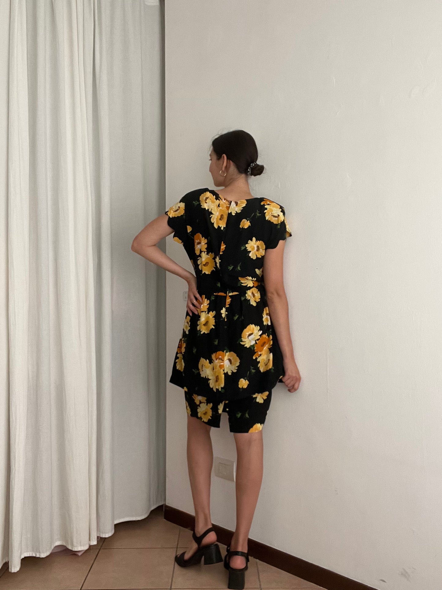 Abito in seta nero fiori gialli 42