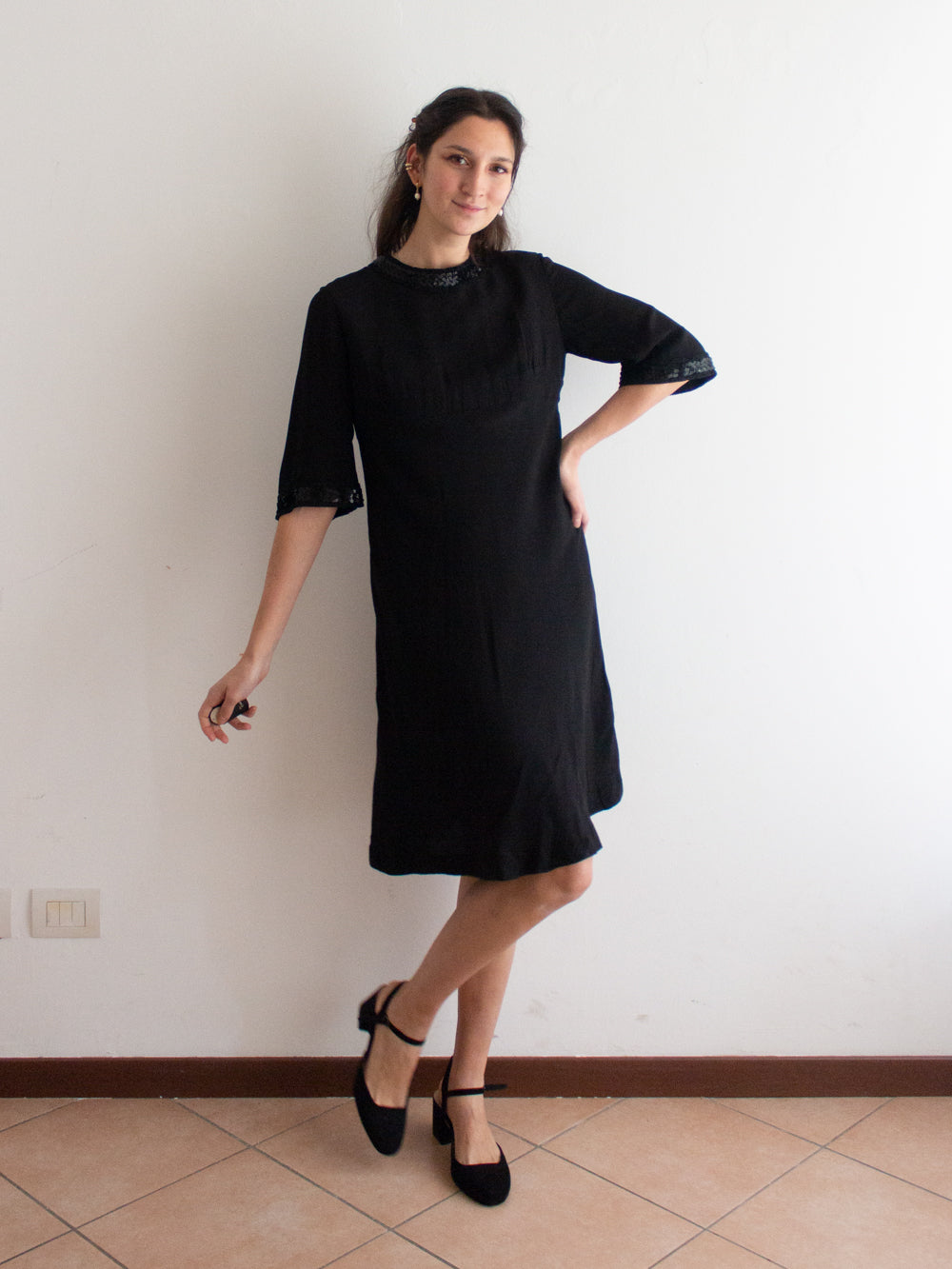 Abito nero bordi paillettes 44