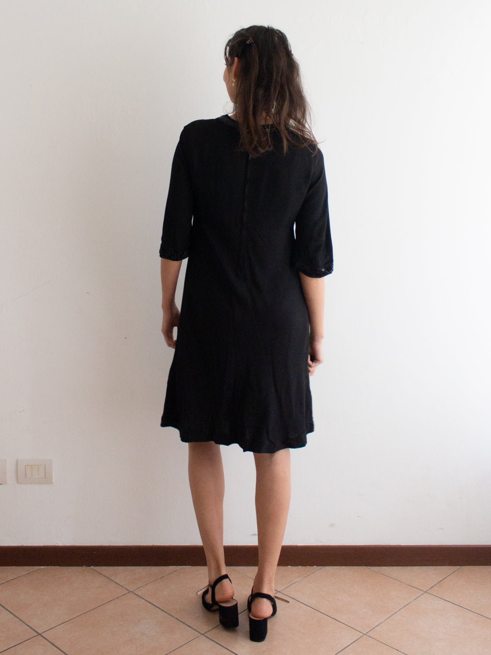 Abito nero bordi paillettes 44