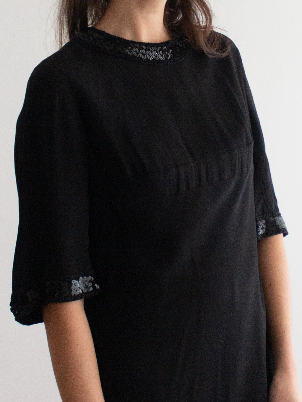 Abito nero bordi paillettes 44