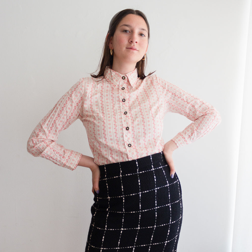 Camicia bianca e rossa in cotone