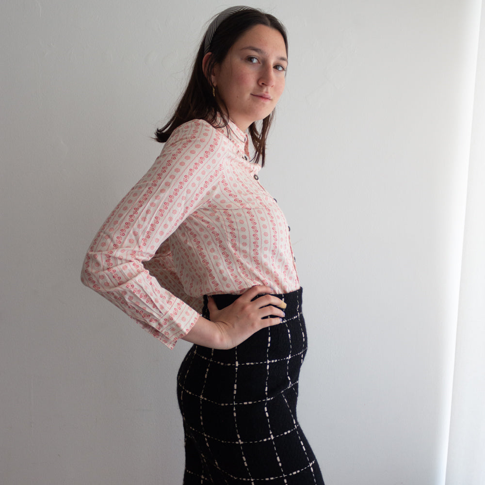 Camicia bianca e rossa in cotone