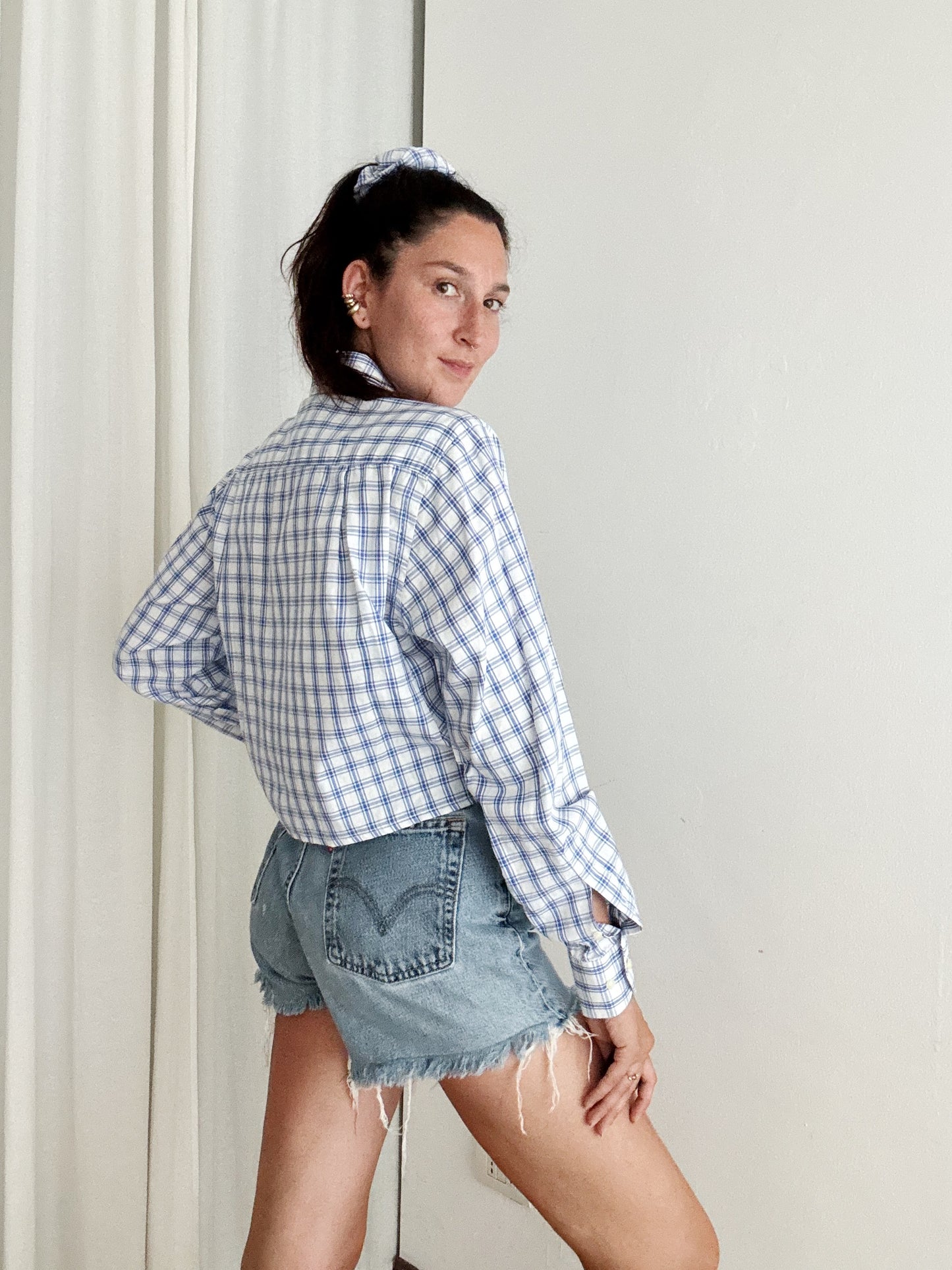 Crop + scrunchie a quadri blu