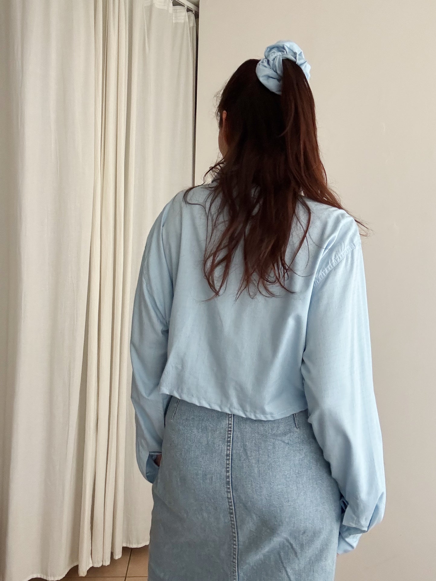 Crop + scrunchie azzurra